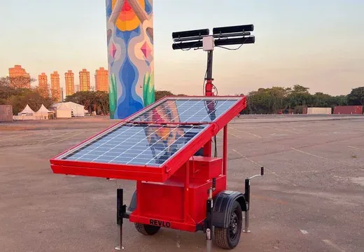 Torre de iluminação solar ECO 300 aplicada em rodovias e obras de arte
